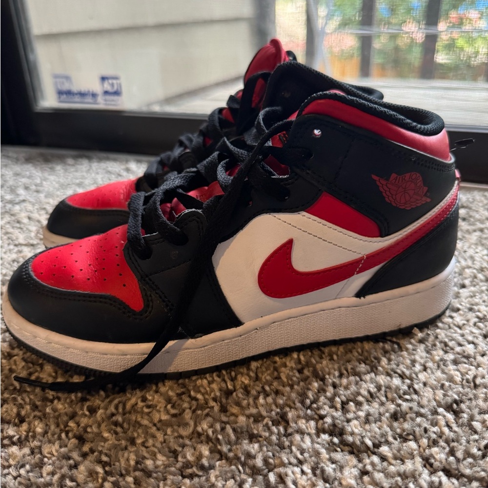 Nike air jordan boys size 5.5